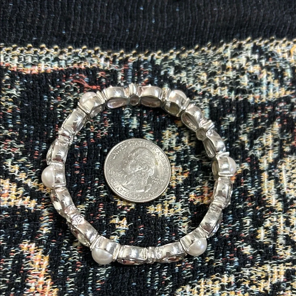 Fashion Jewelry Silver and Pearl Bracelet - Picture 3 of 3